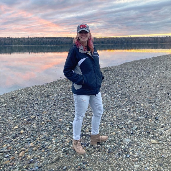 Meet your Posher, Amanda - Picture 2 of 2